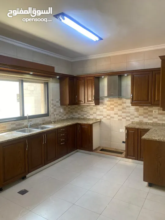 شقة فارغة للبيع او للإيجار في حي الصحابة - ref: 14582