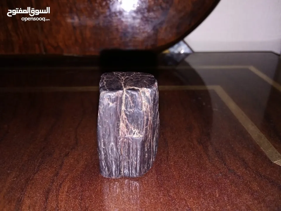 =حجر =نايزيك 29 جرام=يعرفه الخبراء =السعر 1500دينار =اعرضه للبيع=أو للبدل مع فضه أو ذهب؟
