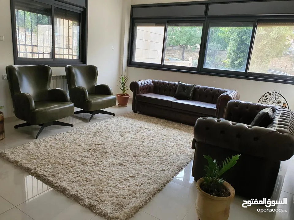 طقم كنب جلد مميز لغرفة الضيوف