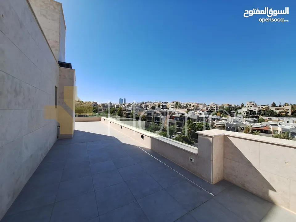 فيلا مع مسبح للبيع في عبدون بمساحة بناء 715م