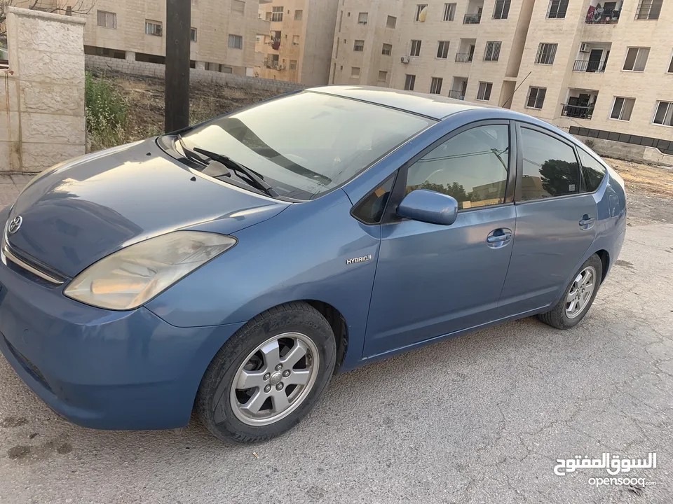 سيارة تويوتا بريوس
