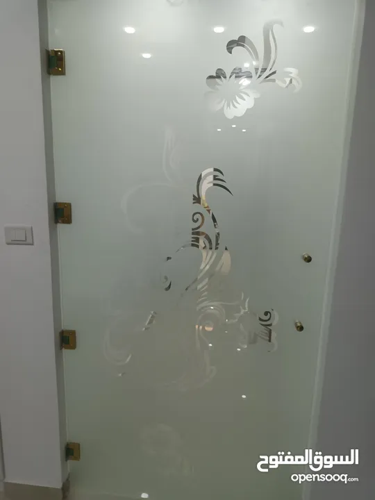 زين للزجاج والمرايا والسيكوريت