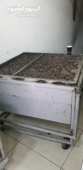 جرل شوي على الحجر