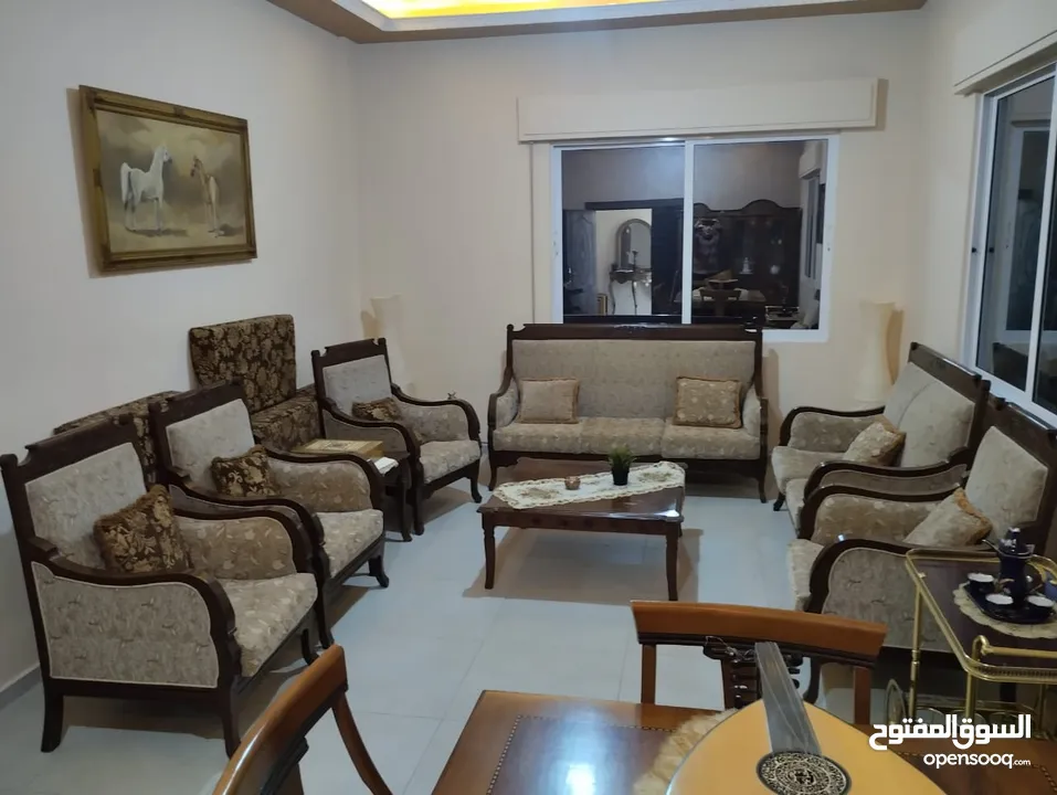 طقم سفره وموريس وبيرو وفضيات عدد 2 مع طربيزات عدد3  خشب بلوط وزان