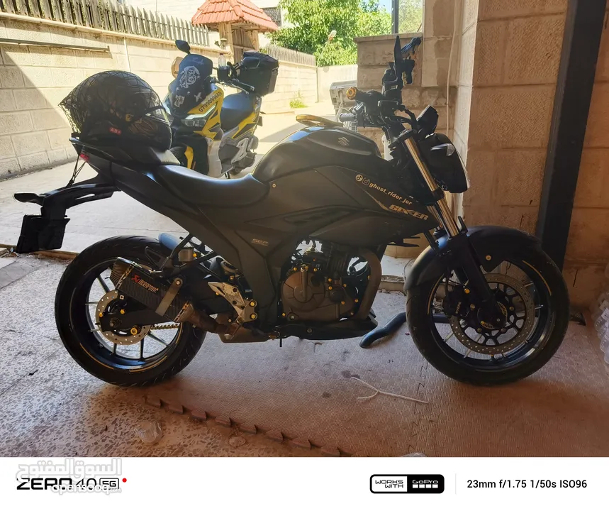 Suzuki  لون اسود