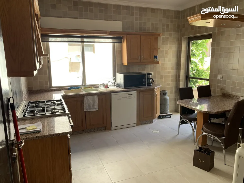 شقة ارضية للبيع - عبدون الشمالي- قرب السفارة البريطانية. Flat for sale-Abdoun-Near British embassy