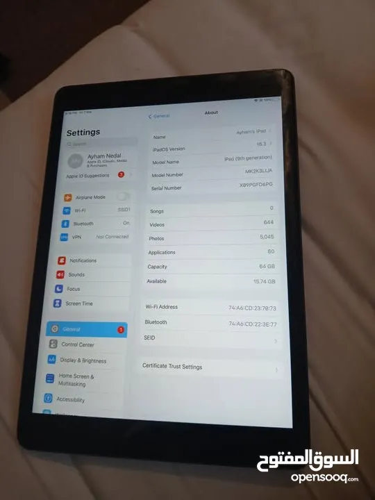 ايباد 9 بحالة ممتازة جداً مع الكرتونه استعمال خفيف جداً Ipad 9