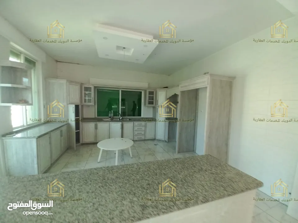 شقة فارغة للايجار في اجمل مواقع دابوق 2 نوم طابق اول من فيلا مع اطلالة مميزة