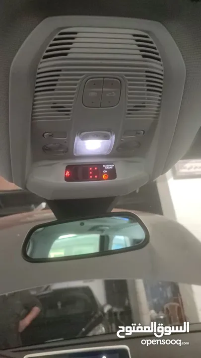 سيارة بيجو 5008