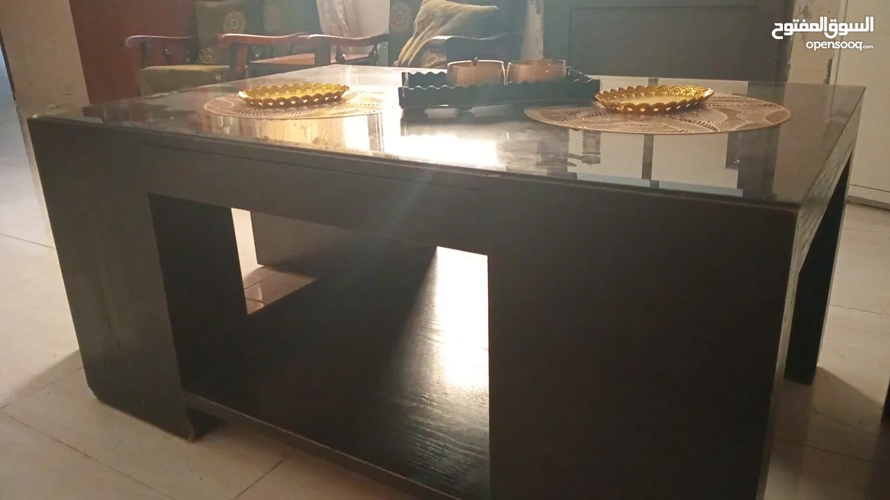 فضيه استعمل خفيف لايوجد اي كسر. او ضربات سعر 150 بوفيه استعمل.خفيف بس في اكم ضربه  بدها دهان