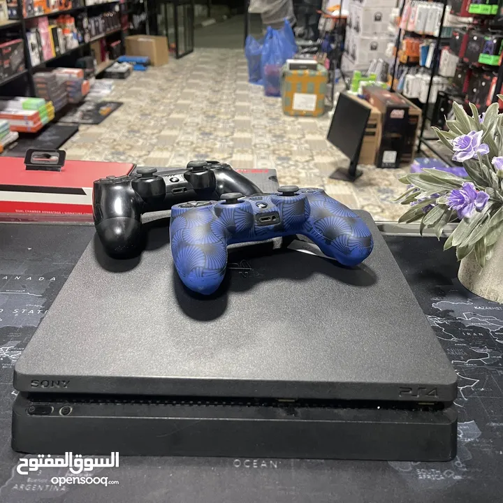 بلاستيشن فور سليم مهكر مع افخم 18 لعبة خرافية و ايدتين أصليات و كامل الكوابل بسعر 950 شيكل فقط