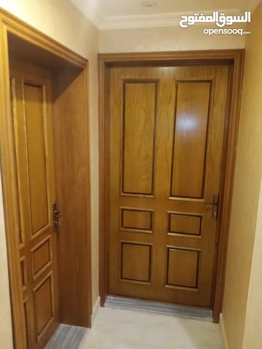 عرض على ابواب الخشب