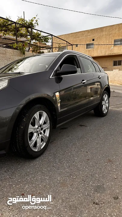 كاديلاك srx 2010 للبيع او بدل على سيارة صغيرة