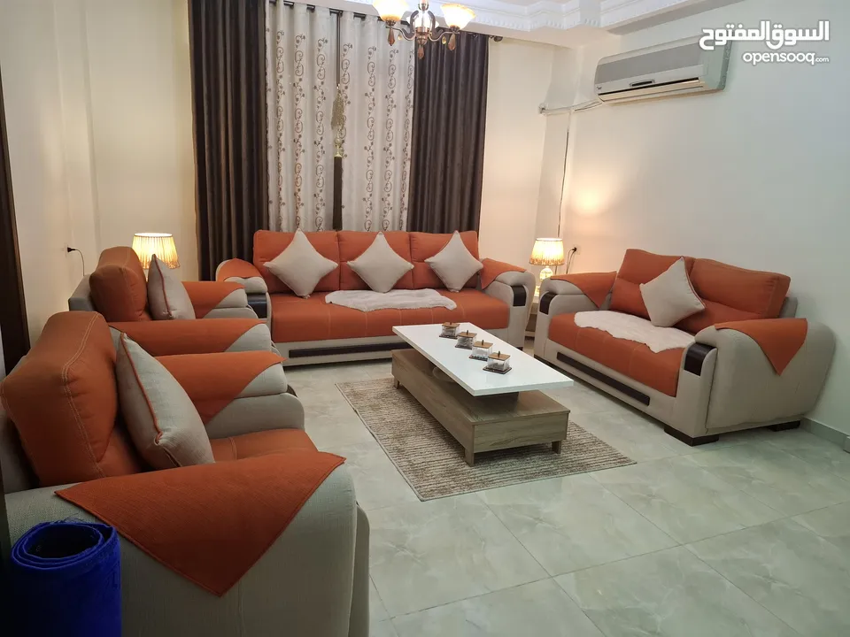 كنب مستعمل استعمال خفيف مثل الجديد 550 دينار !