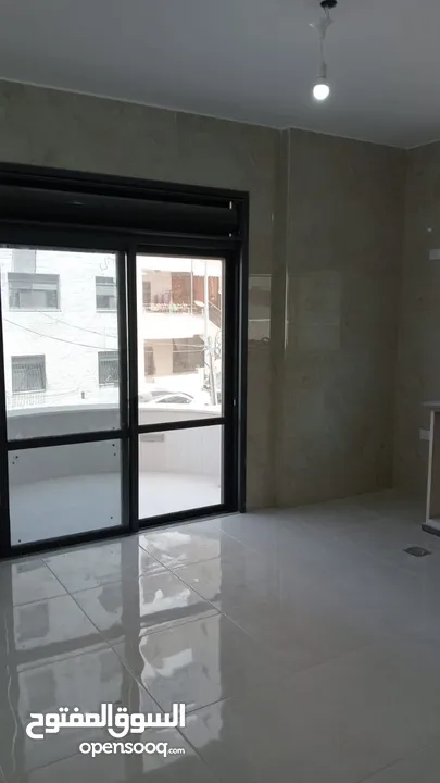 شقة طابو للبيع كاش فقط ، مشطبة جاهزة للسكن نابلس قرب الجامعة القديمة في المخفية الشارع الرئيسي