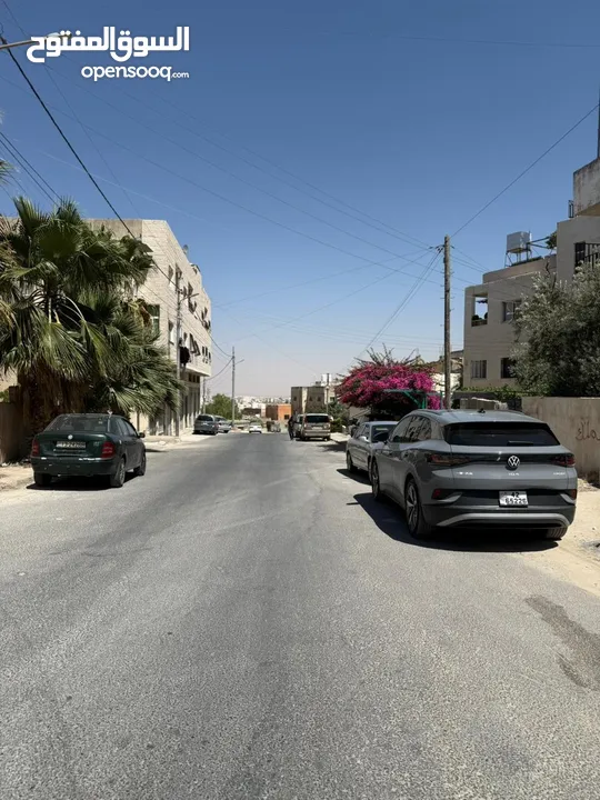 عمارة سكنية على ارض نصف دنم 511 متر مربع تتكون من ثلاث طوابق  منطقة هادئة و قريب من شارع المطار
