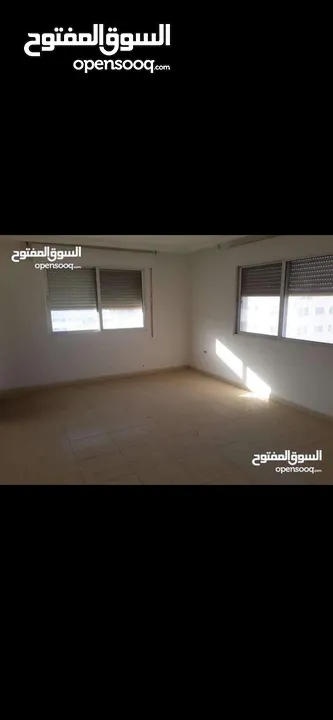 شقة في اربد طابق (4) مساحة 202 متر جنوب المستشفى التخصصي مقابل كلية الاعلام جامعة اليرموك