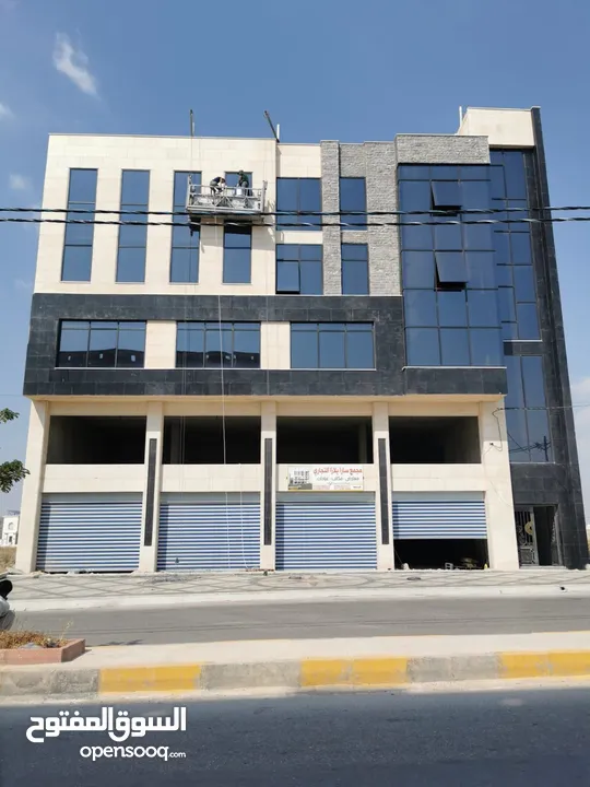 مجمع تجاري جديد في موقع مميز للإيجار مخازن وطوابق تجارية