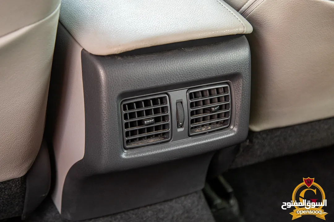Toyota Camry Gle 2024  السيارة وارد و كفالة الشركة و قطعت 16,000 كيلو
