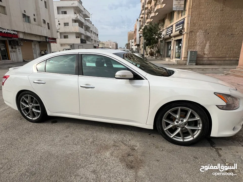 Nissan Maxima 2010 Model with full condition