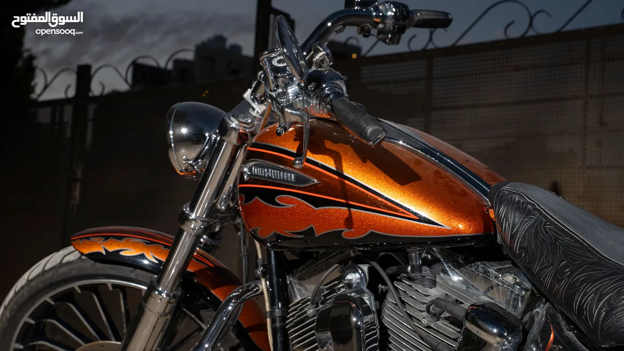 HARLEY DAVIDSON BREAKOUT CVO