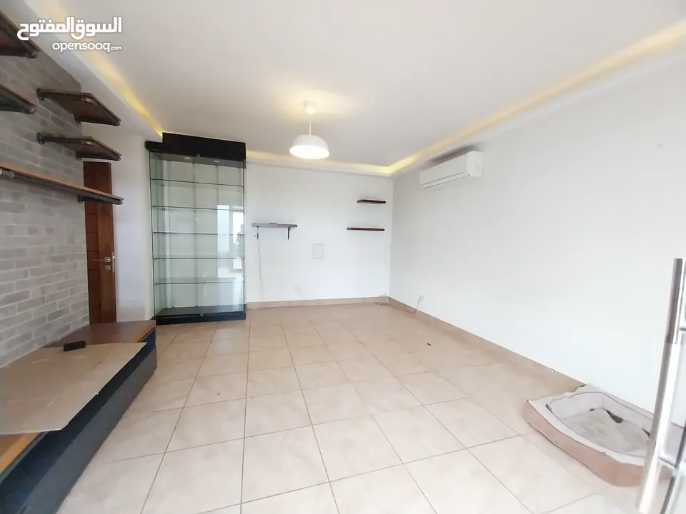 شقة غير مفروشة للإيجار 375م2 ( Property 19249 )-175072681