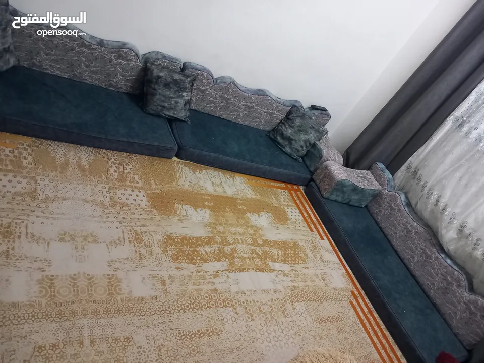 فرشات عربيه مستعمل اسبوعين فقط  وصوبه كهربا