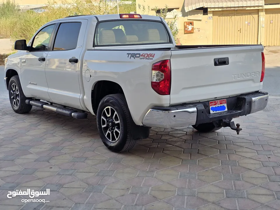 Tundra 2014 Canada 5,7L V8 price 48,000 Aed