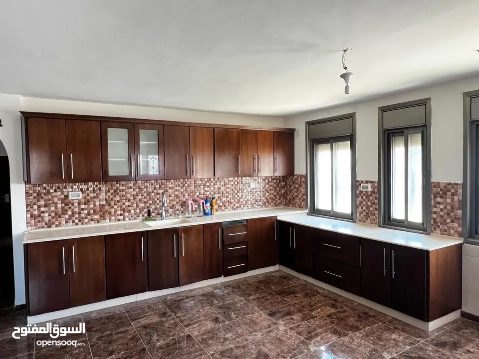 مطبخ كبير مستعمل مع الشايش ... مفكوك وجاهز .. بيرنبالا