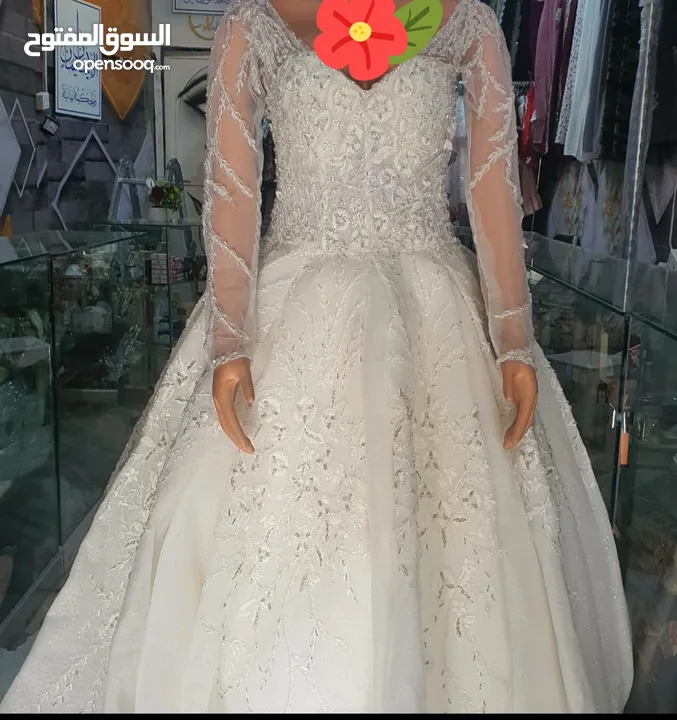 فستان زفاف جديد عرررررطه رااقي جدا وارد دبي بسعر130الف ريال يمني