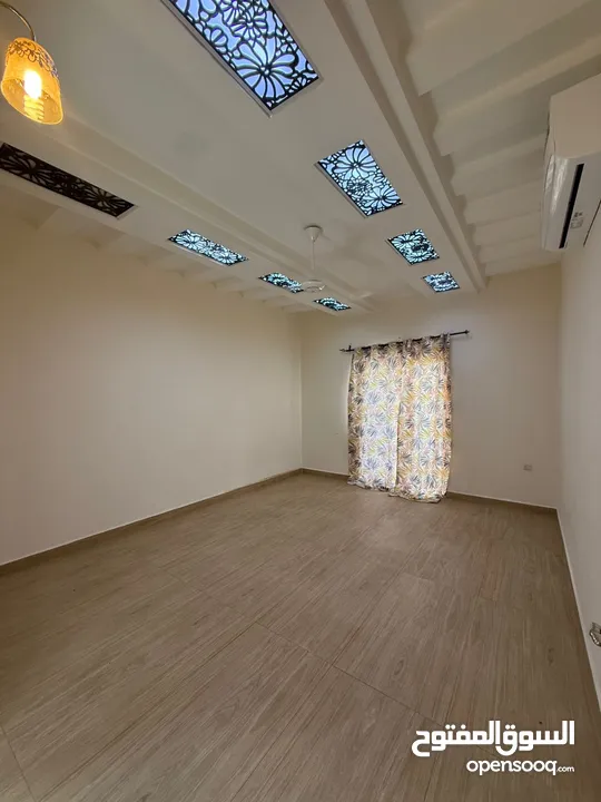 فيلا من أرقى فلل المعبيلة الجنوبية للإيجار A Spacious and Luxurious Villa for Rent