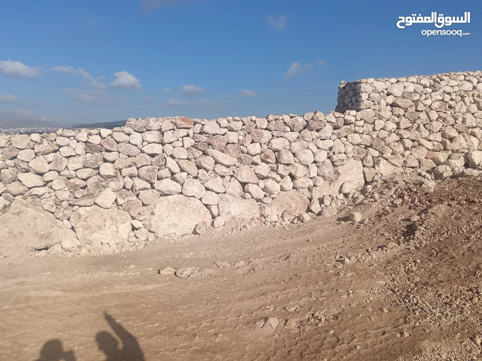 بناء سناسل حجريه استصلاح ارض زراعيه  تشييك المزارع تعبيد الشوارع تعبيد الساحات ملاعب شاليهات