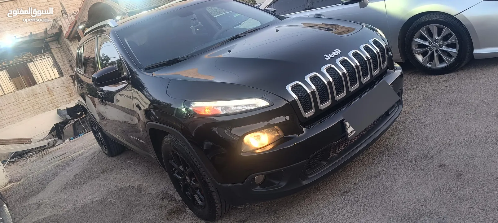 جيب شيروكي 2015 sport & Black Edition  كرت ابيض ماتور اقتصادي