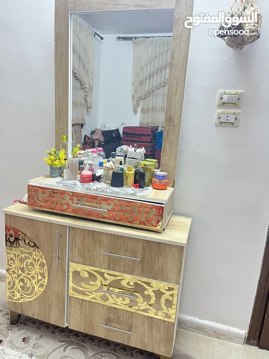 غرفة نوم خشب 5 قطع بحالة الجديد