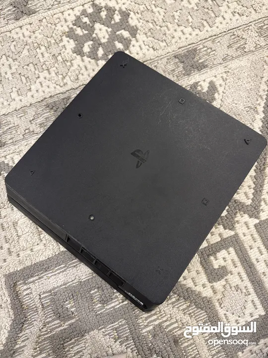 بلايستيشن 4 مستعمل نضيفه وماتشتكي من شي