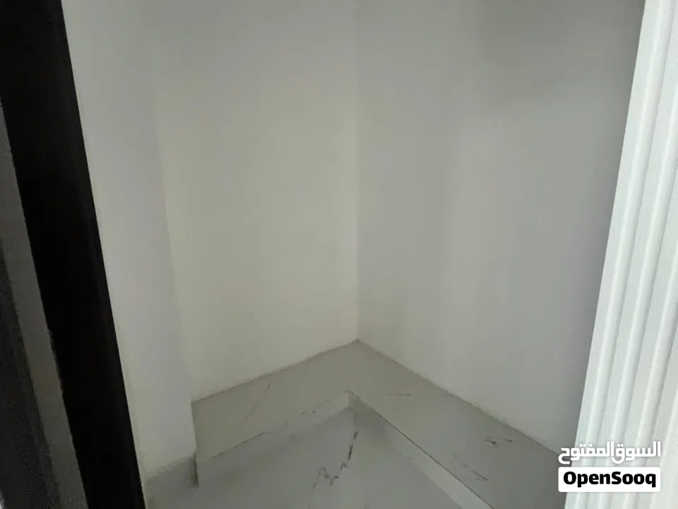 فــــيــــــــــــلا للـــــبيـــــع اول ســـــاكــــن مــــكــــونه مــن 7 غـــــرف و 10 حـــمامات