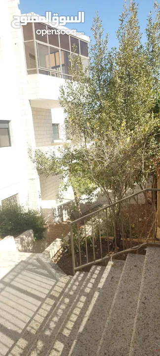 للايجار بيت مستقل البيره بجانب الهلال الاحمر