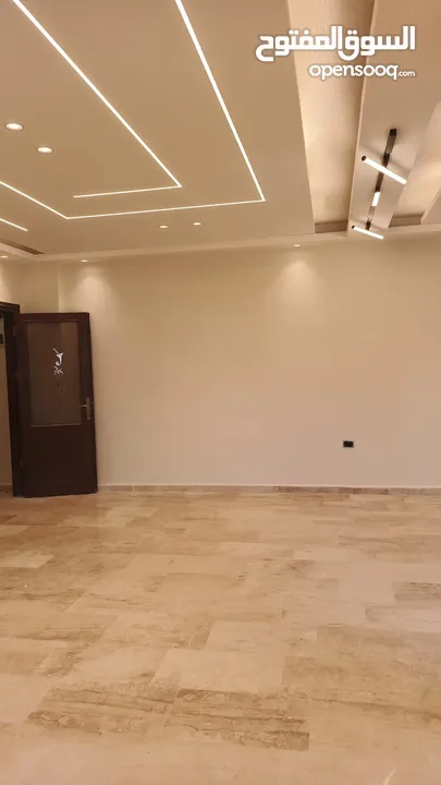 شقة مساحة 220م مميزة جداً للبيع طابقية كل طابق شقة / اسكان المهندسين مقابل منطقة حي الصحابة