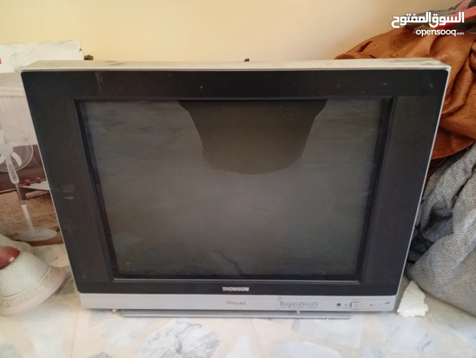 مجموعه خرده للبيع  وثريات  نحاس  و2تخت خشب للجادين