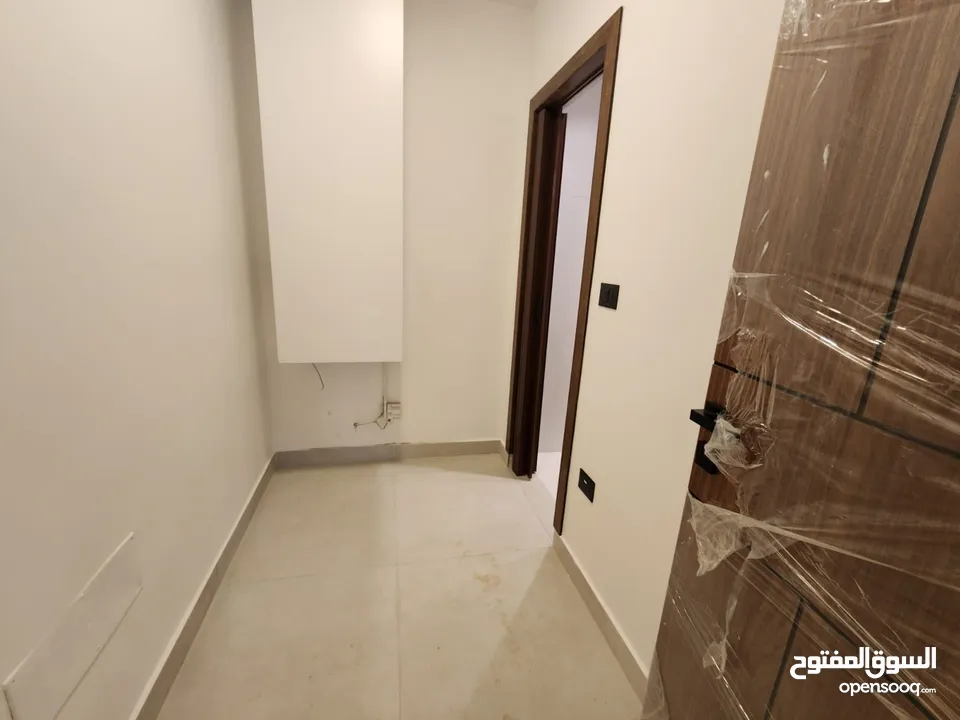 شقة فاخرة للبيع في منطقة الظهير - ref: 14486