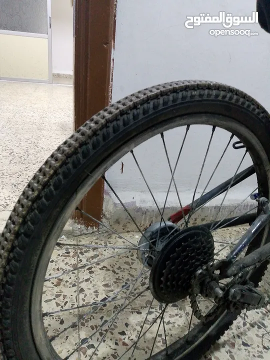 بسكليت جنط 22 جنزير فرك البسكليت بسم الله ماشاء الله بحالة جيدة جدا الموقع حي نزال قرب مسجد زينب