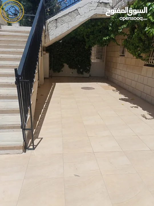 شقة مميزة للبيع في عبدون الشمالي  - خلف المركز العربي 225م مع حديقة وترسات 210م بسعر مغري