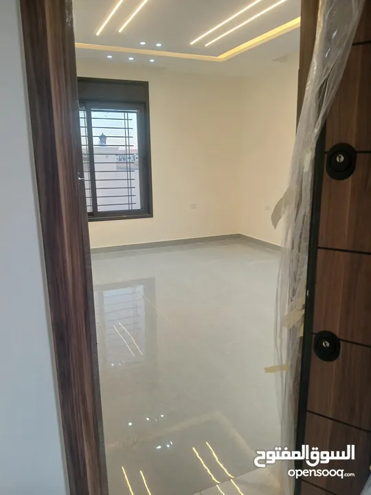 قطع اراضي المستنده الطبقه والمستنده موقع مميز لقطه 27500 يوجد فيلا بالبيضاء الأرض 500 البناء 240 متر