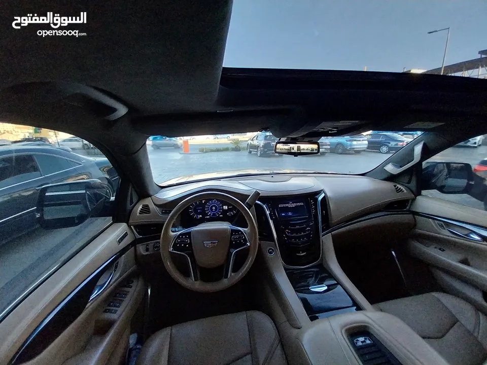 كاديلاك اسكاليد وارد الوكالة قاطع مسافة 29000km فقط صنف platinum
