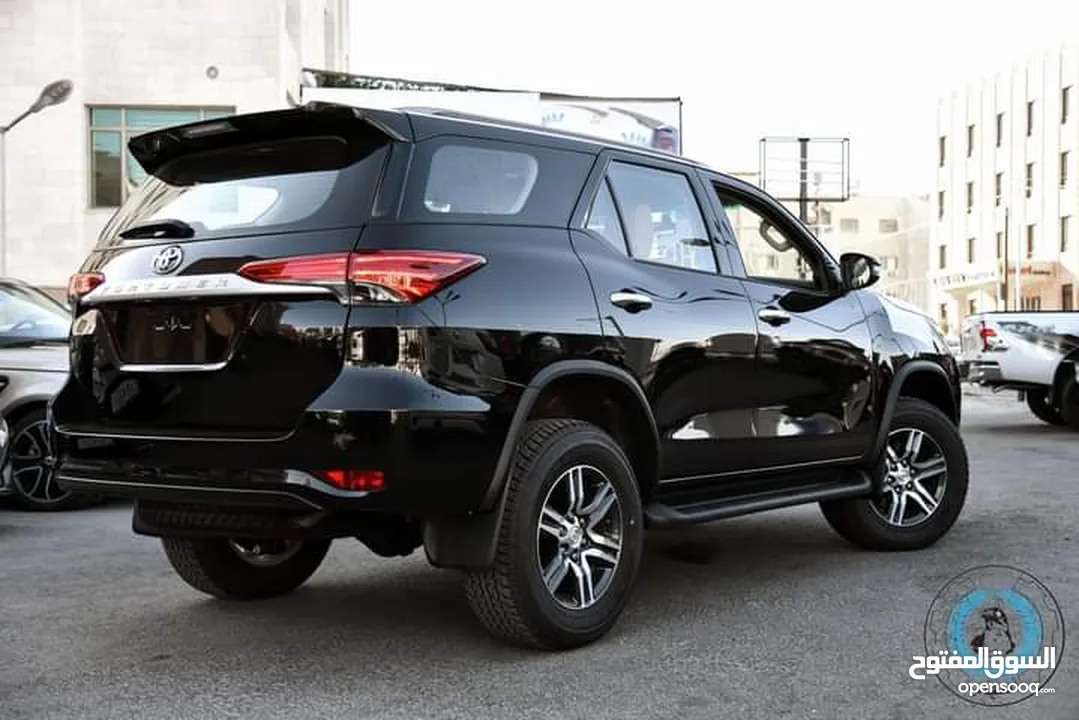 Toyota Fortuner 2023 تويوتا فورتشنر 2023 لون اسود عداد زيرو كفاله الشركه