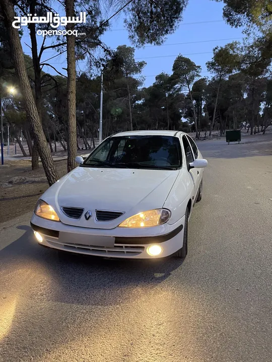 رينو ميجان موديل 2000 للبيع
