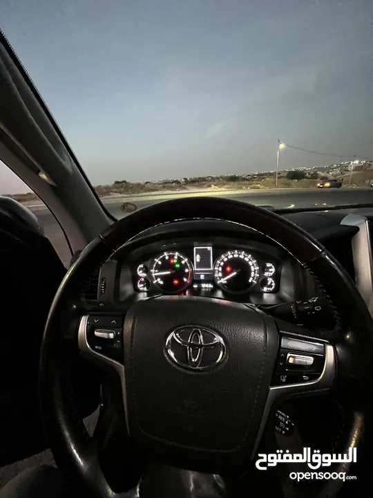 Toyota Land Cruiser VXR grand touring 2019