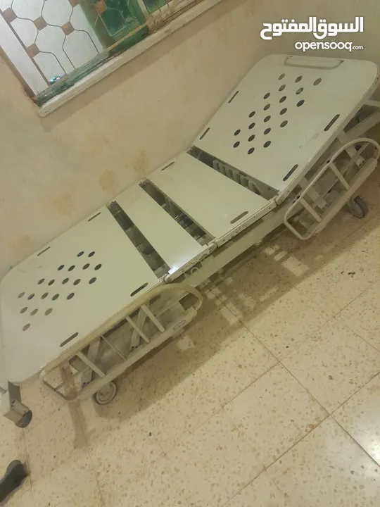 سرير طبي بحاله ممتازه
