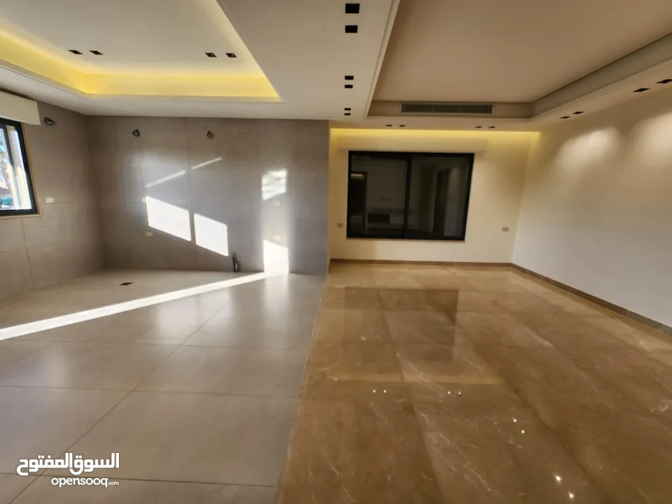 شقة فارغة للبيع في عبدون  ref : 14390