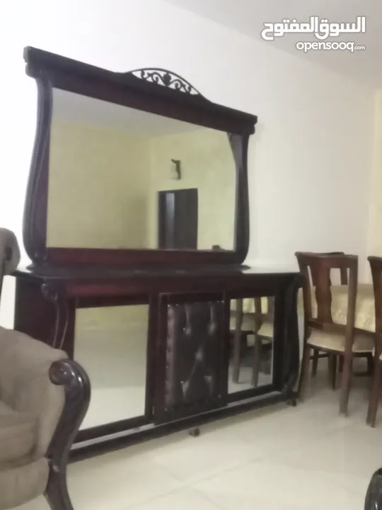 طاولة سفرة مع كراسي منجدة عدد 8 بحالة ممتازة  ديلسوار مراه شبه جديد  للاستفسار الاسعار الاتصال
